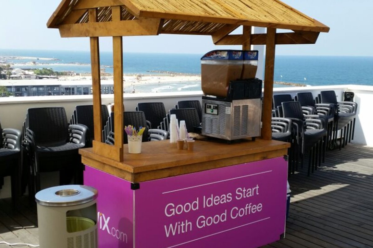 דוכן אייס קפה לאירועים