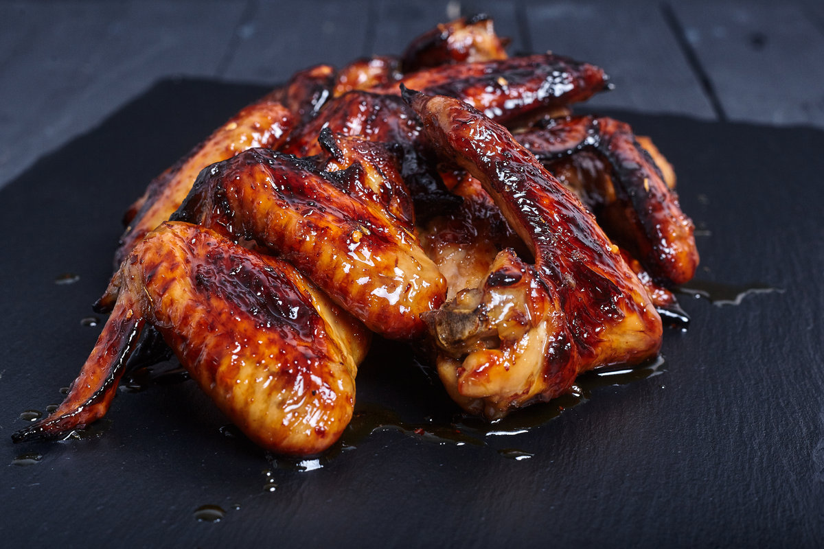 דוכן כנפיים ברוטב צ'ילי לאירועים